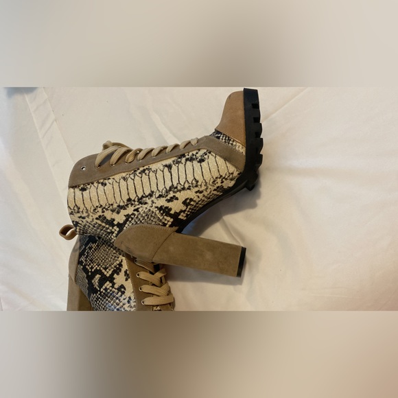 FashionNova Boots - Picture 4 of 4